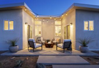 Harvest Moon Hideaway - BBQ, Hammocks & Dark Skies home has Balcony rooms