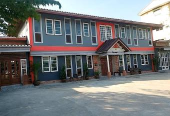 Kp.                                       (Kp. Place Luang Phaeng) has Balcony rooms