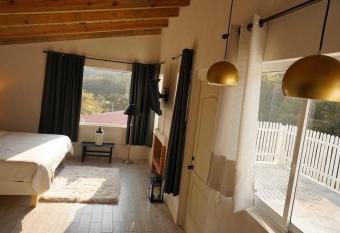 Caba  a El Encino III en Real del Monte allows 18 year olds to book a room