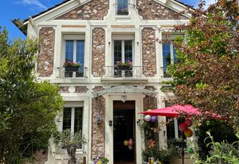 Petit studio de la Maison du Bonheur - Rez de jardin has Balcony rooms