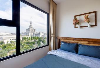 Vinhomes ocean park Gia L  m, H   N   i allows 18 year olds to book a room