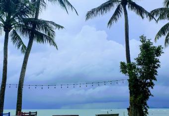 BEACH HOUSE WOODY allows 18 year olds to book a room