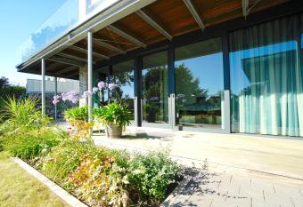 Moderne Ferienwohnung in ruhiger, gr  ner Lage von Eckernf  rde has Balcony rooms