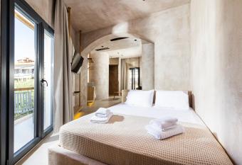 Medusa Luxury Suites allows 18 year olds to book a room