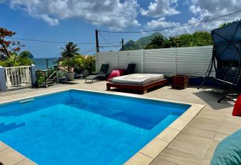 Villa de 4 chambres a Le Diamant a 80 m de la plage avec vue sur la mer piscine privee et terrasse amenagee has Balcony rooms