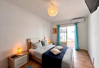 Tavira River View by Homing allows 18 year olds to book a room
