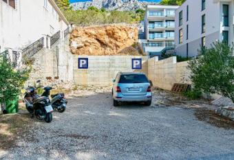 Apartmani Luka has Balcony rooms