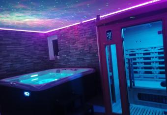 Aux Charmes de la Vall  e has Balcony rooms