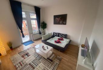 Altbau stylisch, zentral modern mit Balkon mitten in Wiesbaden has Balcony rooms