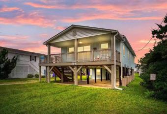 Getaway Home on Topsail Island has Balcony rooms