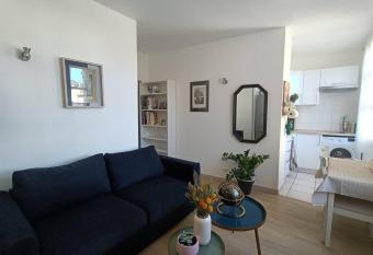 Apartment with balcony in the heart of Avignon has Balcony rooms