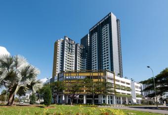 METROPOL SERVICED APARTMENT at Bukit Mertajam, Pulau Pinang has Balcony rooms