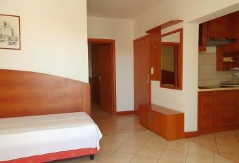 Zen - Novalja allows 18 year olds to book a room