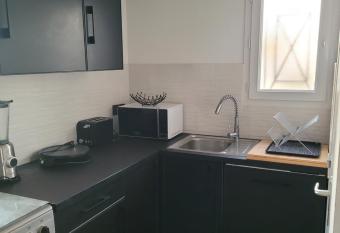 Appartement avec ext  rieur allows 18 year olds to book a room