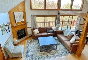 The Owl's Nest has Balcony rooms