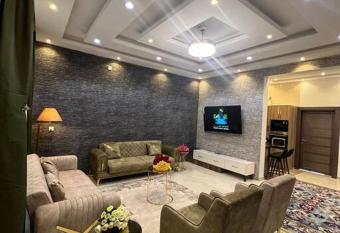 shalyh Ameer aljabal                                has Balcony rooms