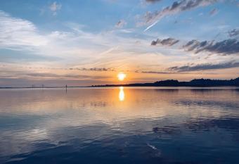 Stay in this 4BR Family Home/4 Private Baths. Great location! Stunning views! has rooms with a private hot tub