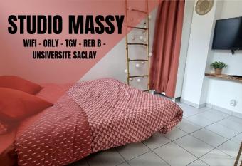 Studio   quip  : TGV, RER, Paris, Saclay, ORLY allows 18 year olds to book a room