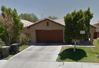 Cozy room with private entry in Calexico allows 18 year olds to book a room