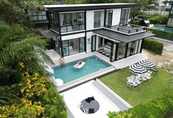 Snap stay pool villa @pattaya                 has Balcony rooms