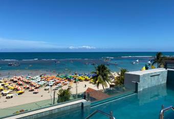 Flat    Beira Mar com Varanda em Frente as Piscinas Naturais has Balcony rooms