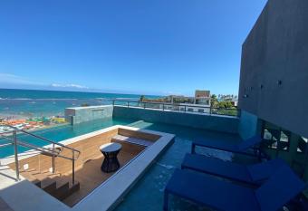 Flat    Beira Mar Com Varanda e Piscinas Naturais has Balcony rooms