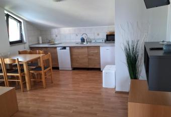 Apartmani Romana has Balcony rooms