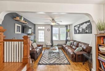 Rare City Home w/ Backyard Fire-pit & Hottub has rooms with a private hot tub