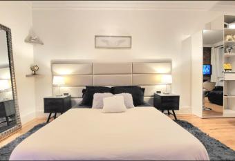 Great Location near Times Square has Balcony rooms