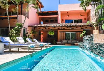 Casa Bella Cruz allows 18 year olds to book a room