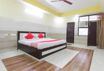 Hotel Kisan Palace & Restaurants, Vrindavan allows 18 year olds to book a room