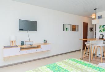 Hiva Seafront Studio in Papeete has Balcony rooms