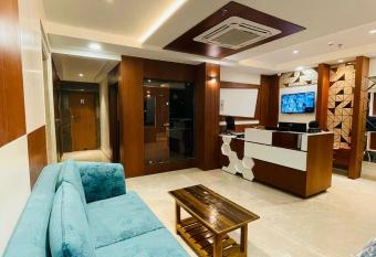 Hotel Banaras Villa allows 18 year olds to book a room