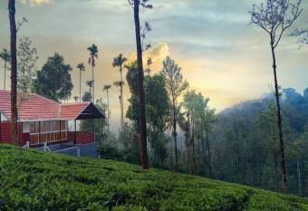 Mayflower Holiday Villa has Balcony rooms