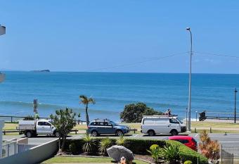 3 Bedrooms 4 Beds Opposite Alex Bluff Ocean Views has Balcony rooms