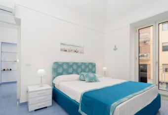 Emily s Apartment (Meta)close to the sea has Balcony rooms