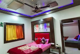 Krishna Niwas has Smoking rooms