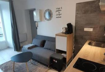 Charmant Appartement au calme allows 18 year olds to book a room