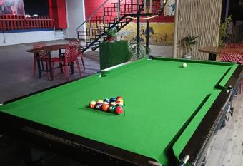 Hotel Kanishkka Inn allows 18 year olds to book a room