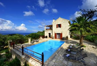 Villa Casa Bianca Orange Apartment has Balcony rooms