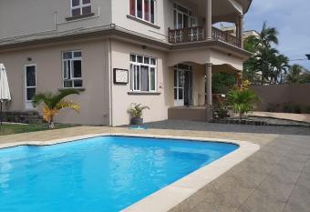 Villa Jehan Tourist Residence has Balcony rooms