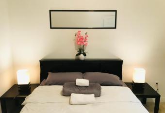 Luxury Residential Room Rental - Miramar has Balcony rooms