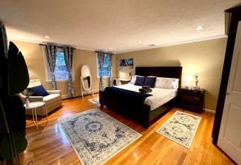 #16 Extra Large Room with Private Bathroom allows 18 year olds to book a room