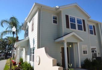 Amazing Town house 4 rooms allows 18 year olds to book a room