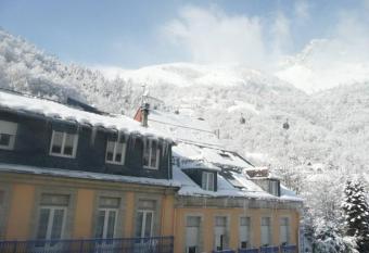 Gd studio + balcon + cellier centre de CAUTERETS has Balcony rooms