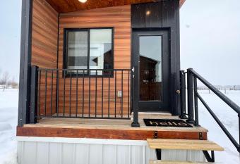 Teton View Studio - Hidden Gem near Yellowstone allows 18 year olds to book a room