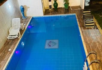 Para  so Tricolor has Smoking rooms