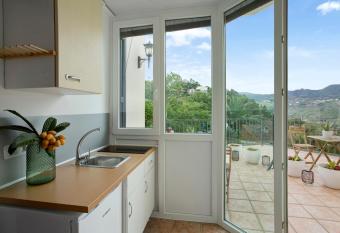 Carmelo y Carmela 3 has Balcony rooms