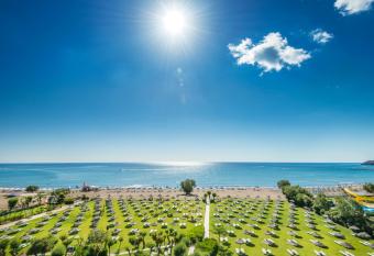 Apollo Beach has Balcony rooms