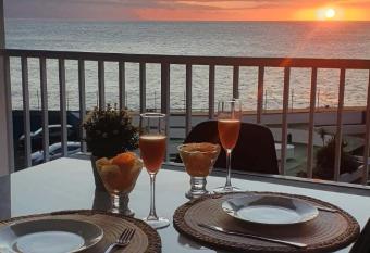 Moderno apartamento al lado del mar has Balcony rooms